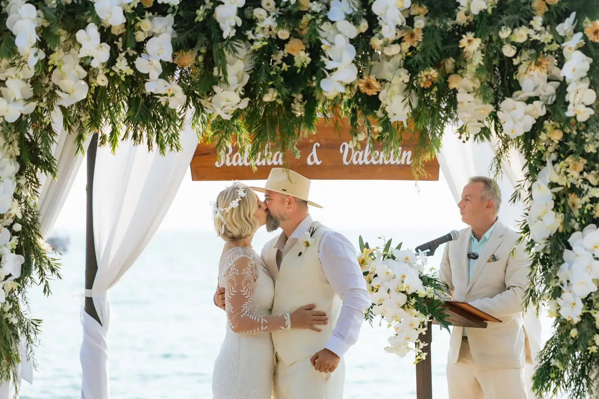 Beach wedding photography at Pimalai hotel ,Koh Lanta of Raluka & Valentin